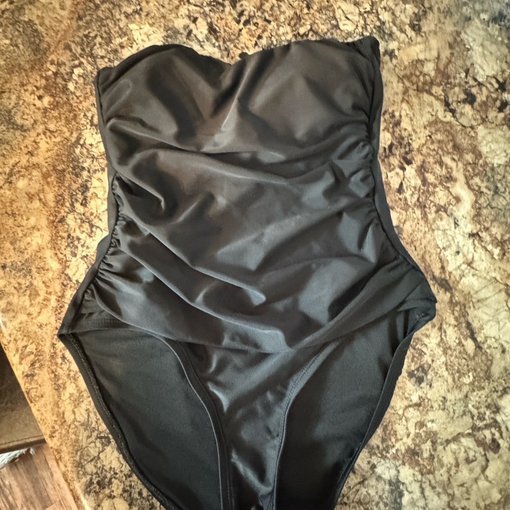 DKNY-Elegant Black Women's Swimsuit - Picture 2 of 6
